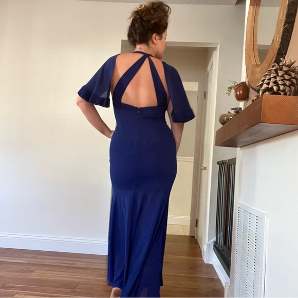 Nasty Gal Formal dress with cape ruffle sleeves open back - Picture 3 of 10